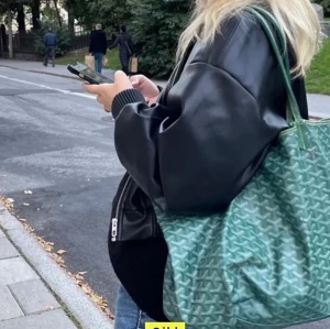 Zara jacka  - Slutsåld jacka ifrån Zara, helt oanvänd med prislapp kvar! 