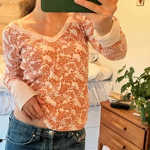 Mönstrad topp - Jättefin tröja med oranget mönster! 🧡 Från indiska, köpt secondhand 