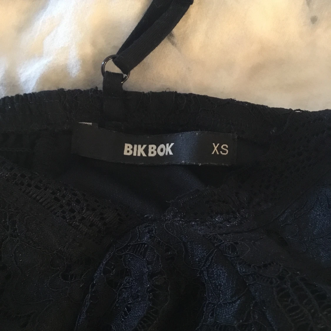 Svart topp från bikbok - 90