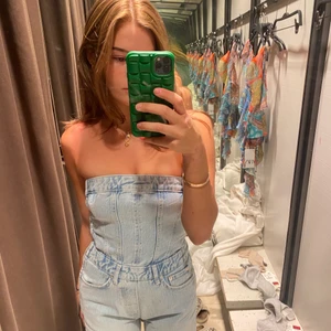 Jumpsuit zara ❤️ - Säljer min otroligt fina jumpsuit från zara, använd en gång 