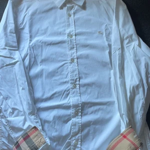 Bureberry  - Bureberry skjorta  Size L sitter som M Cond 9/10 Pris 1399kr 