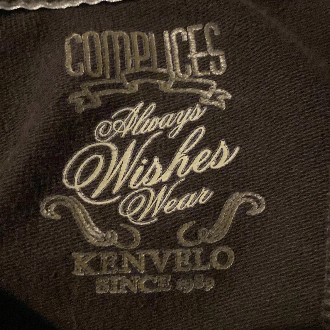 Brun hoodie med tryck - 90