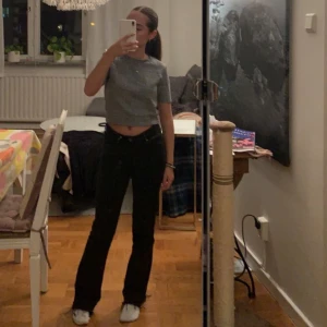 Kortärmad tröja från pull&bear  - En jätte söt tröja från pull&bear💗Den är kortärmad och köpt för ett tag sett så svår att hitta nu❗️priset disketurbart❗️