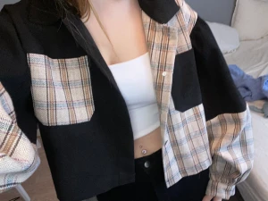 Jacka - Väldigt tunn och croppad jacka. Aldrig använd. 