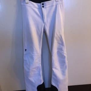 Peak performance skidbyxor Small - Peak performance skidbyxor dam small. Små i storleken, snarare som xs. Vita. Fint skick. 