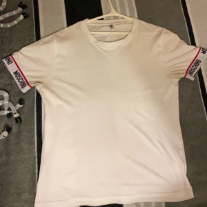 Mooshino - Mooshino T-shirt äkta 