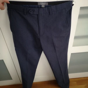 Kostym Navy Blue från Primark - Used, good quality, trousers size slim-fit EUR 40R, blazer size slim-fit EUR 36R. 
