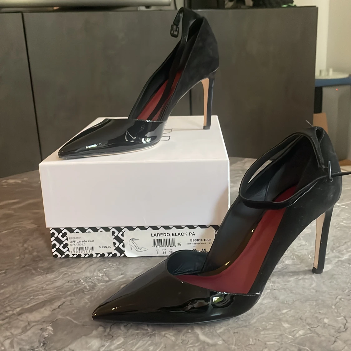 DVF skor svarta blanka storlek 38