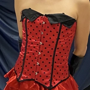 Prickig Korsett  - Röd prickig korsett 