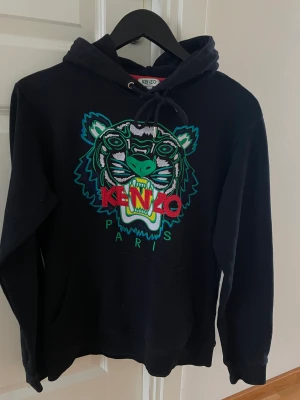 KENZO hoodie - Välskött och fin tröja. XS. Lägg bud. Köpt på Care of Carl, digitalt kvitto finns