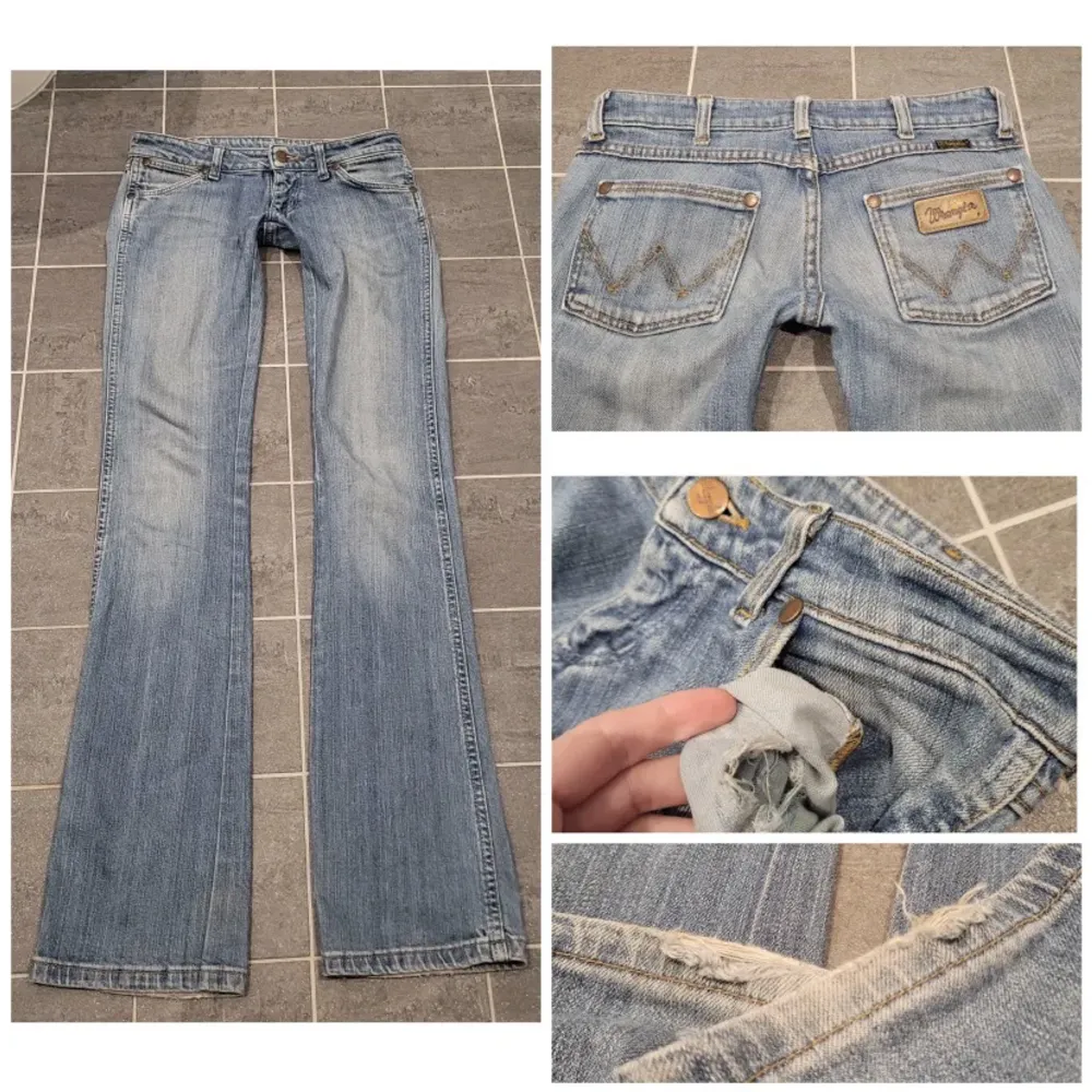 Ett par riktigt snygga lågmidjade jeans ifrån wrangler, bilderna är lånade från förra ägaren. Säljer då dom var för små för mig tyvärr.. Skriv om du vill ha fler bilder så fixar vi det! Midja:73 cm innerbenslängd:83cm. Jeans & Byxor.