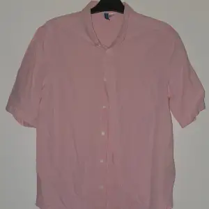 H&M divided rosa skjorta i strl M