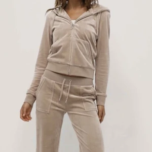  Juicy set - Belt Nytt sätt för som jag säljer för 1800 SÄLJER HELA INTE BYXORNA FÖR SIG ELLER TRÖJAN