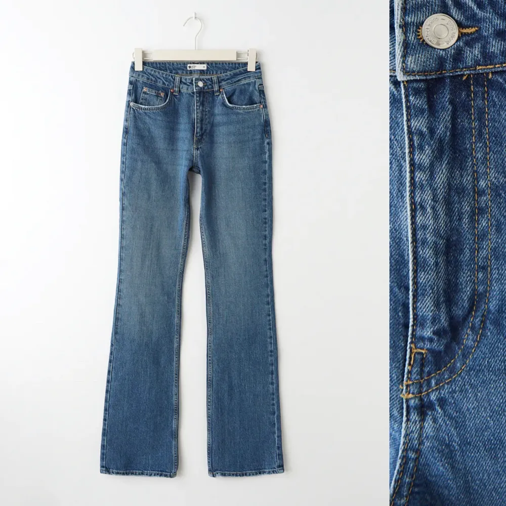 Helt oanvända jeans från Gina tricot som är medelhöga i midjan och extra långa, storlek 36💗. Jeans & Byxor.