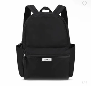 Ryggsäck  - Säljer min ryggsäck som är använd fåtal gånger. Bra skick och inga tecken på användning💕💕