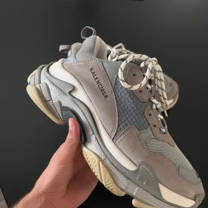 Balenciaga triple s - Kom med bud Cond 8,5/10