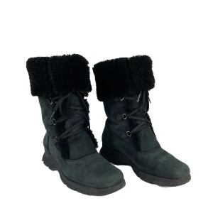 Vintage Y2K 90s 00s LA CANADIENNE real leather shearling-shaft suede mid calf square toe wedge boots in off black / deep gray size 39,5 - 40,5 EU - Vintage Y2K 90s 00s LA CANADIENNE real leather shearling-shaft suede mid calf square toe wedge boots in off black / deep gray. Size: label 9,5 US (40,5 EU), they run a bit small, between 39,5 - 40. Ask for full description. No returns. 