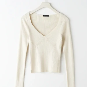 Ribbad tröja från Gina Tricot  - Ribbad tröja från Gina Tricot. Modell Haley knitted top. Aldrig använd.