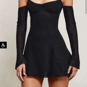 Black dress - Säljer den här jättefina svarta klänningen från mistress rocks (oanvänd, men lappen på). Nypris: 91 €