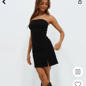 Klänning nelly  - Helt oanvänd och oöppnad klänning då jag beställde två olika storlekar så har itne fått användning för denna🥰 supersnygg och väldigt populär! Har sytt in den på båda sidorna då den var väldigt stretchig och stor i storleken☺️