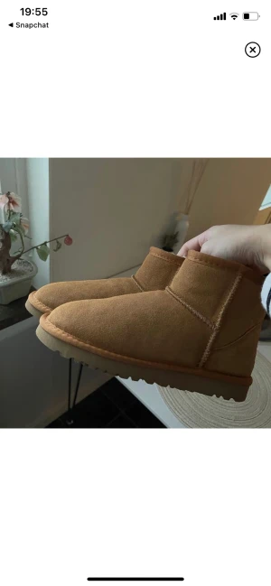Uggs - Säljer dessa superfina uggs likande skor i strl 37. 