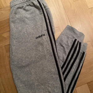 Adidasbyxor - Bra skick