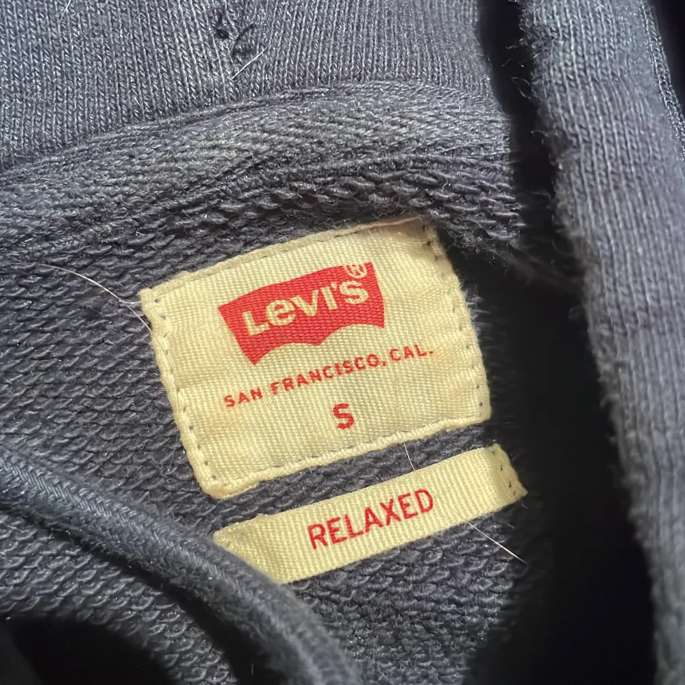 En snygg Levi’s hoodie som inte används längre. Skick 9/10. Nypris 700kr. Hoodies.