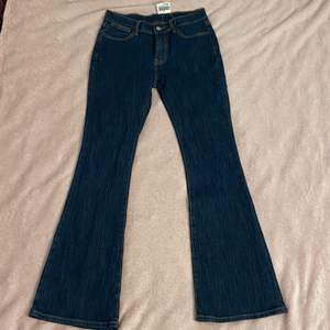 Melody 90s jeans av brandy Melville. Testat en gång och den var för stor vid midjan. Nytt skick.