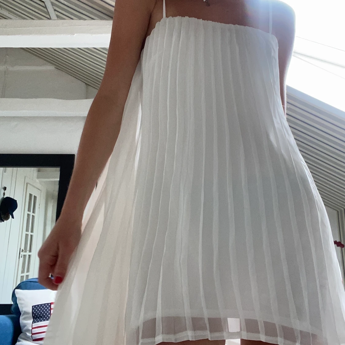 Vit plisserad klänning - 90