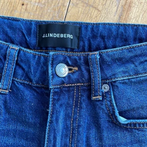 J.LINDBERG Jeans - Mörk blåa jeans bra skick säljer för 225 + frakt 