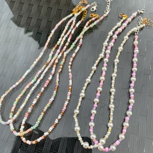 Pärlhalsband  - Super fina handgjorda pärlhalsband rosa toner. Pris kan diskuteras vid köp av fler än ett, skickar gärna med gratis vid köp av något annat plagg. 💗 Skriv privat om ni vill ha några egna färgkombinationer så löser jag det såklart! 14kr frakt 