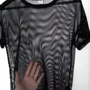 Genomskinlig tröja - Köptes på hm gör flertal år sedan. Nästan nyskick. Stl 170 / s