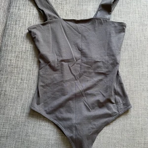 Body storlek S - Helt ny body, aldrig använd. Pris kan diskuteras! Skickas enligt köparens önskemål😉