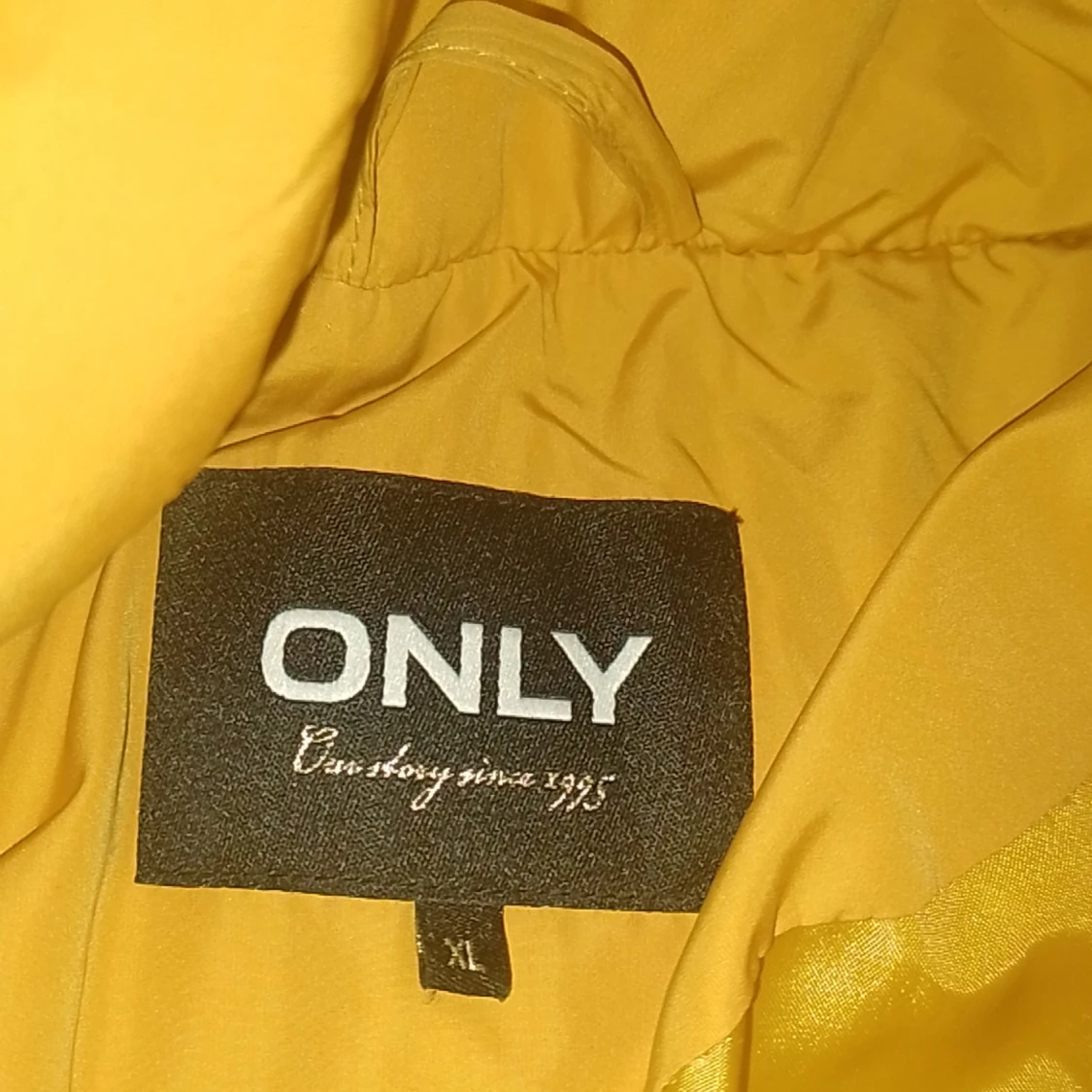 Gul puffer jacka  - 91