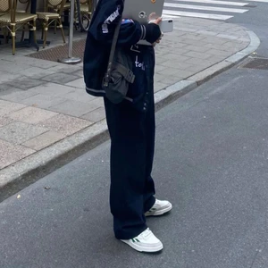 Kostymbyxor Hanna Schönberg  - Helst slutsålda kostymbyxor från Hanna Schönberg x NA-KD, endast använda en gång dvs är byxorna i nyskick🥰(Byxorna är svarta)