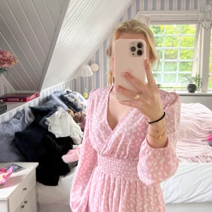 Klänning  - Super fin klänning till sommaren som inte kommer till användning längre