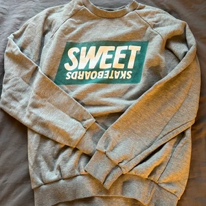 Snygg & mysig tröja - Väldigt mysig tröja som knappt är använd. Storlek M