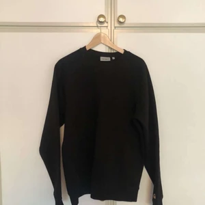 Carhartt wip sweatshirt  - Svart carhartt wip sweatshirt i fint skick. Stl L