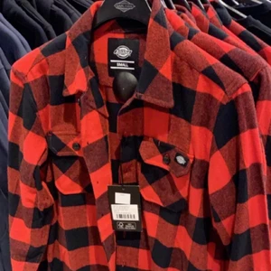 Flanell - Säljer för det inte är min stil längre, från dickies, nyskick