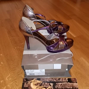 Charles & Keith party heels - Charles & Keith Sandaletter strl 40 använda en gång. Med kartong och kasse. Köpta utomlands. 500 kr med frakt 