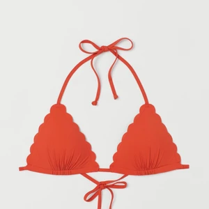 Bikini - Säljer denna bikiniöverdel från Hm, Den är aldrig använd och ligger kvar i sin förpackning. Frakt tillkommer