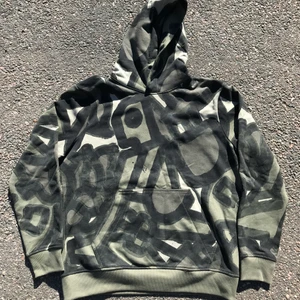 G-star Hoodie - L, ingen missfärgning, bar skick överlag.  Fråga gärna om fler bilder! 