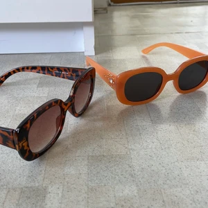 Solglasögon  - Säljer dessa skitsnygga solglasögonen!!💗💗🌟 30kr styck eller 2 för 50!!🤩