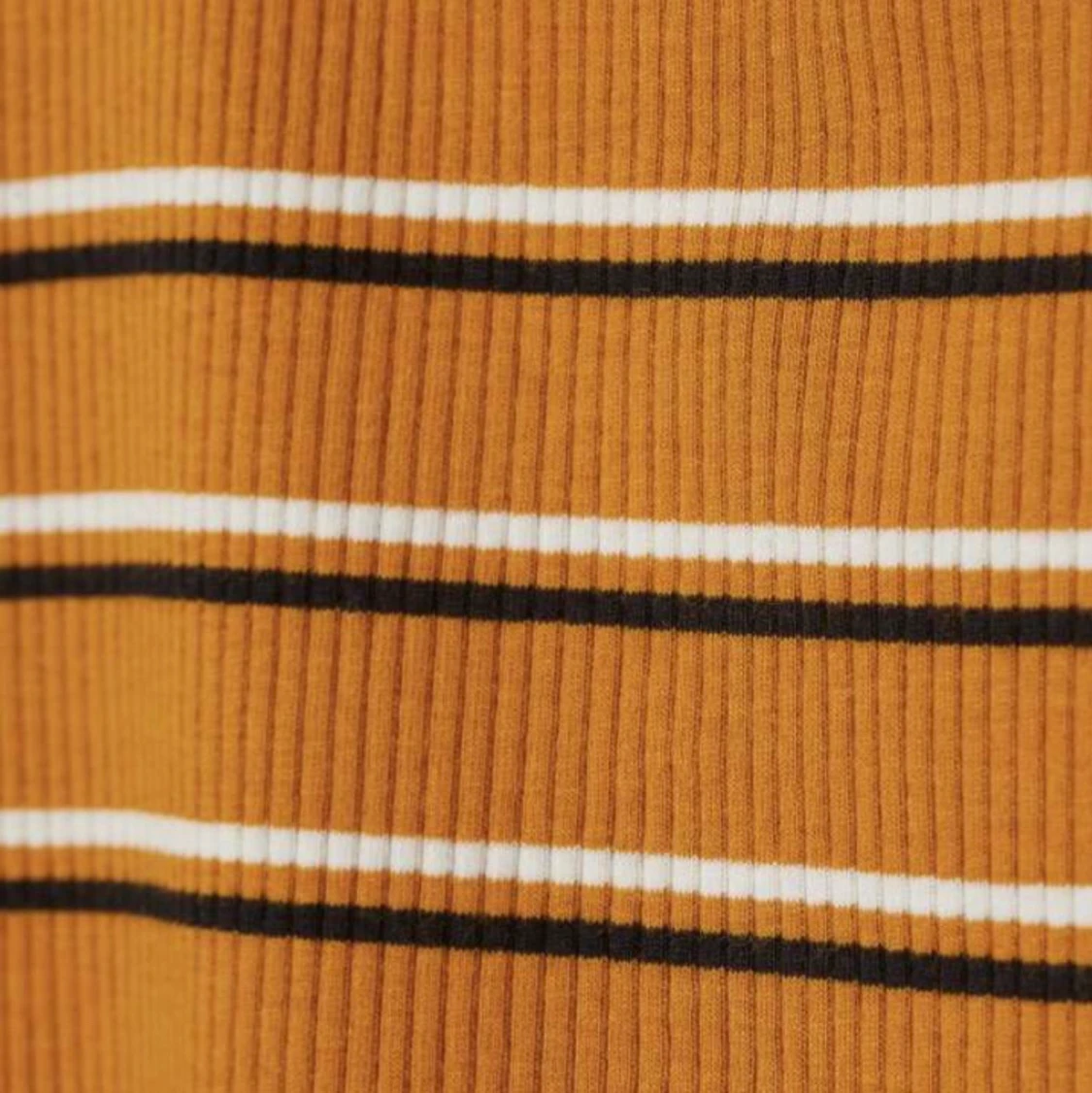 Kort trikåtop gul/orange  - 90