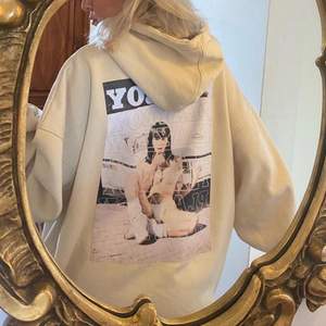 Playboy hoodie beige storlek M säljer BILLIGT vid snabb affär💗💗 kan mötas upp och skickas 