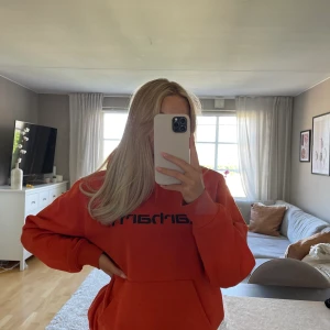 Carhartt Hoodie Orange - Carhartt Hoodie i stl S, unisex plagg, väldigt fint skick!