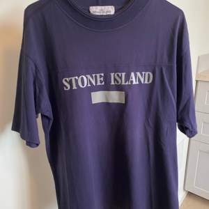 Stone Island T-shirt i storlek M.  Reflektiv 3M logga.