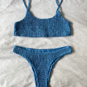 Blå bikini - Lägger ut igen pga oseriös köpare… Jättefin blå bikini från Shein💕 Endast testad så fint skick. Upplevs lite ljusare i verkligheten än på bilden💙