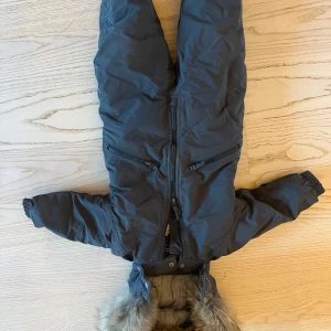 Ver de Terre Overall - Grå overall med äkta päls. Nypris 3500kr