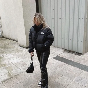 The North face jacka - Hej! Säljer min The North Face jacka. Den är i väldigt fint skick! 